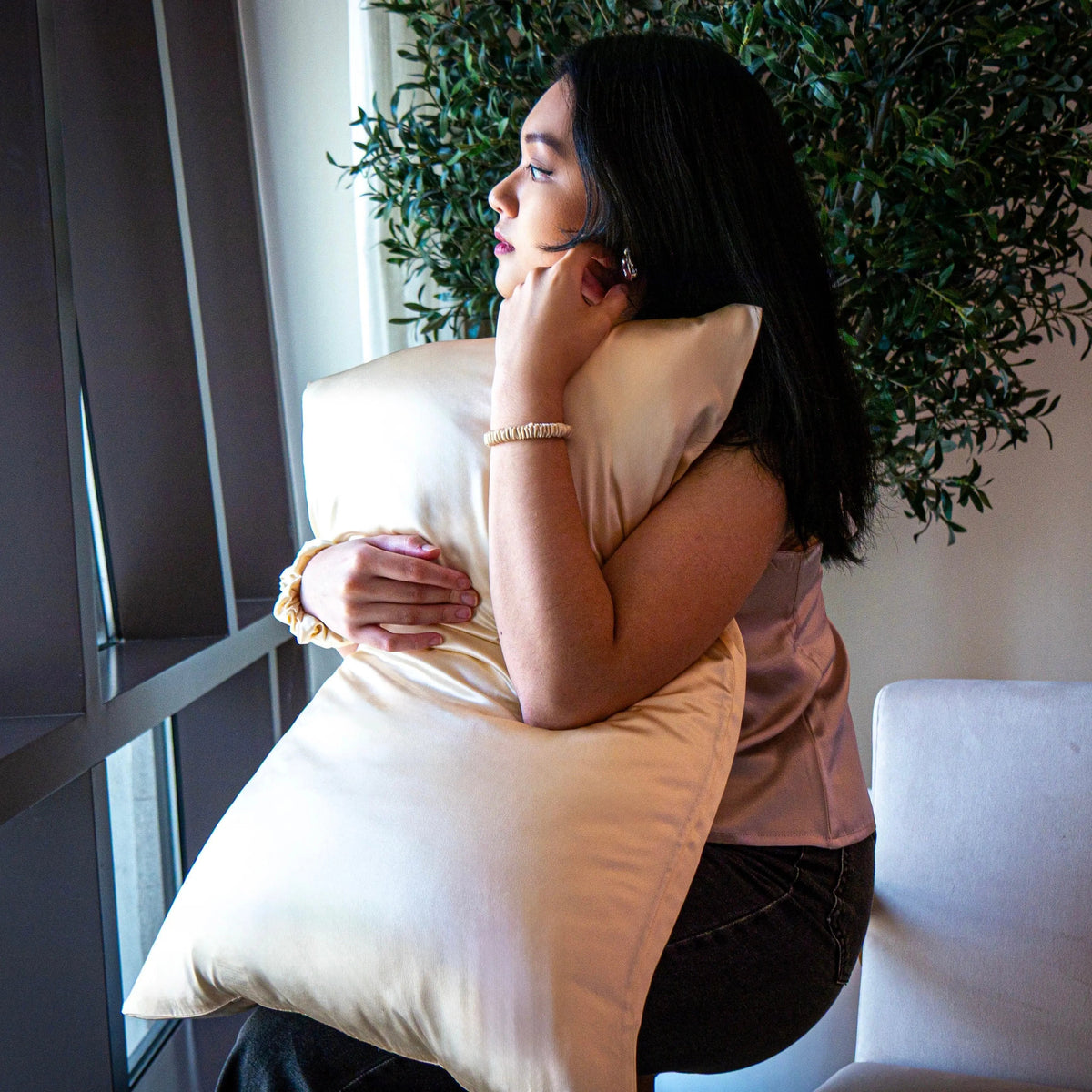 The Allure of Silk Pillowcases: Pampering Your Hair and Skin in Dubai, UAE - SilkSouq
