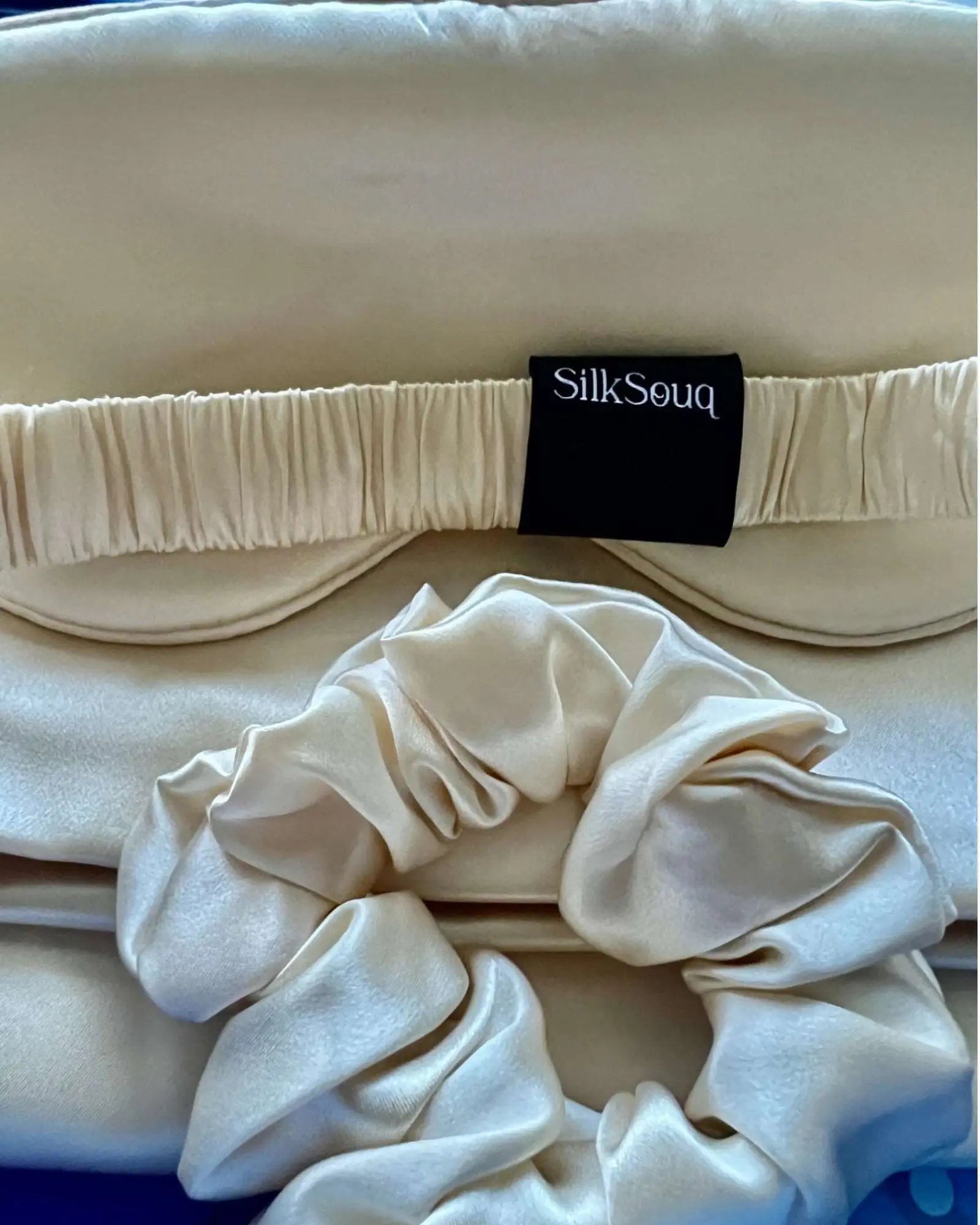 Set of 100% Mulberry Silk EyeMask + Hair Scrunchie (3.5 CM) + Pillowcase (19 Momme) - Champagne
