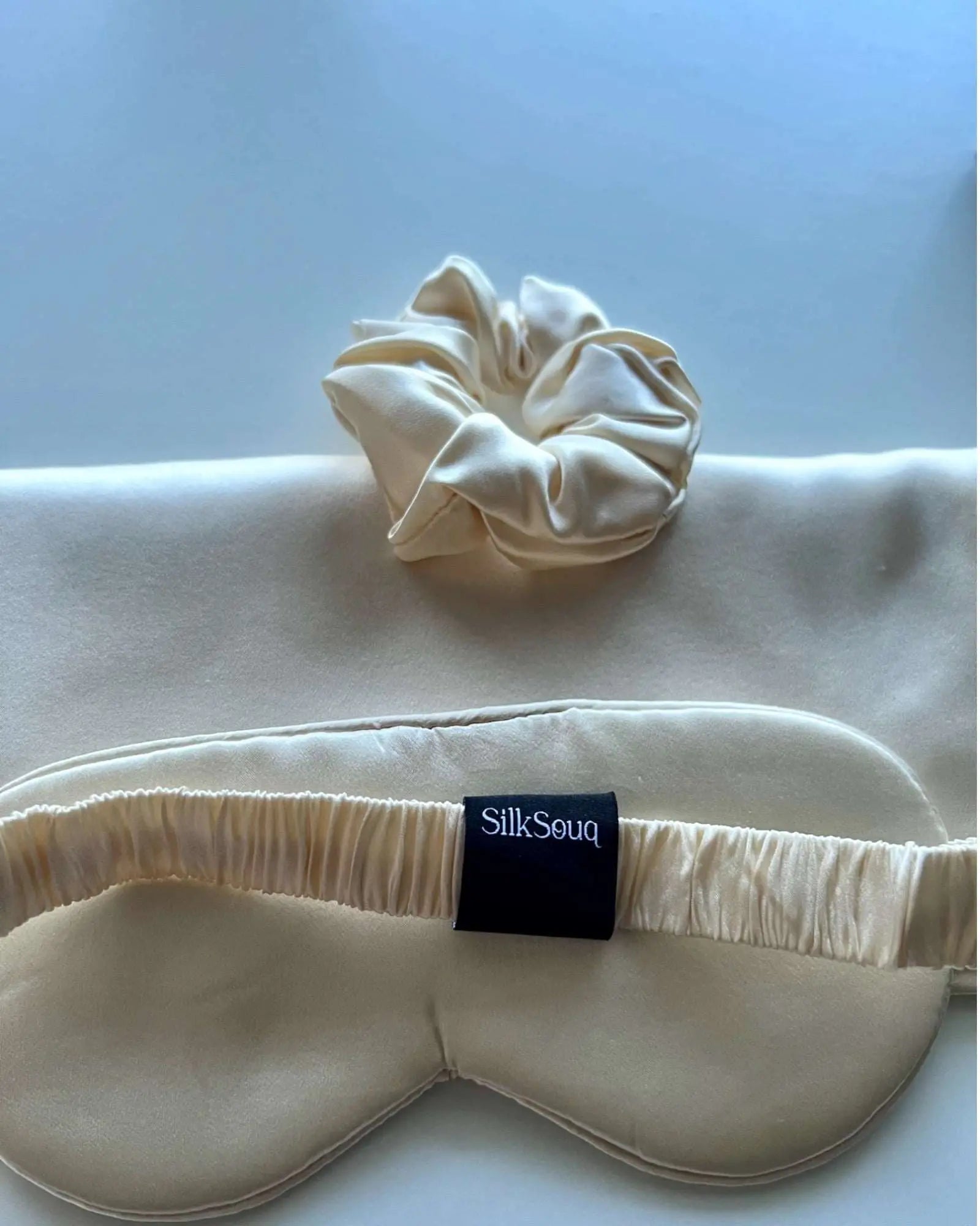 Set of 100% Mulberry Silk EyeMask + Hair Scrunchie (3.5 CM) + Pillowcase (19 Momme) - Champagne