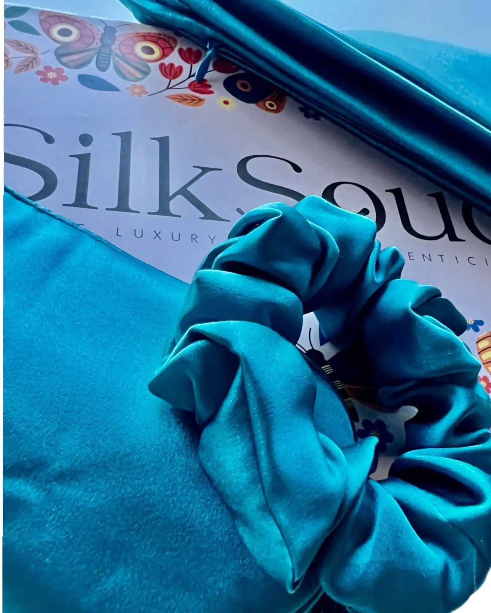 Set of 100% Mulberry Silk EyeMask + Hair Scrunchie (3.5 CM) + Pillowcase (19 Momme) - Peacock Green