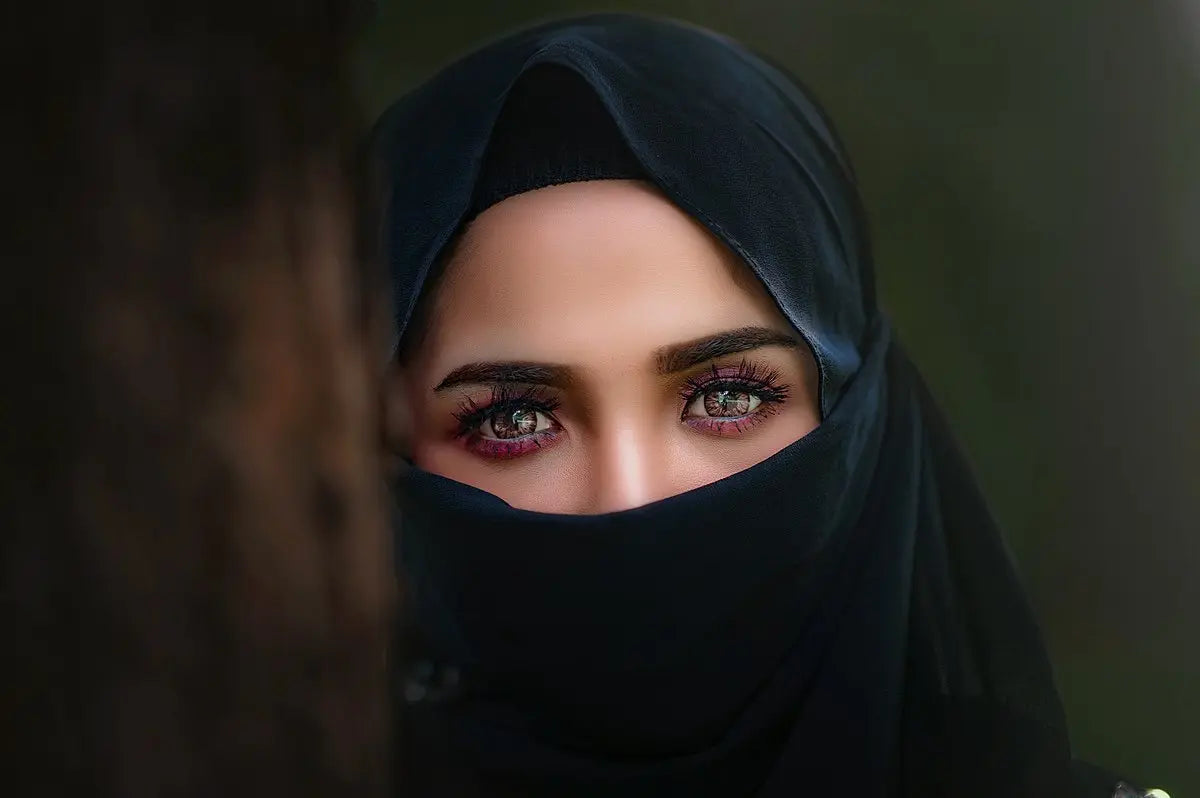 Ultimate Guide to Silk Hijabs in the UAE and KSA - SilkSouq